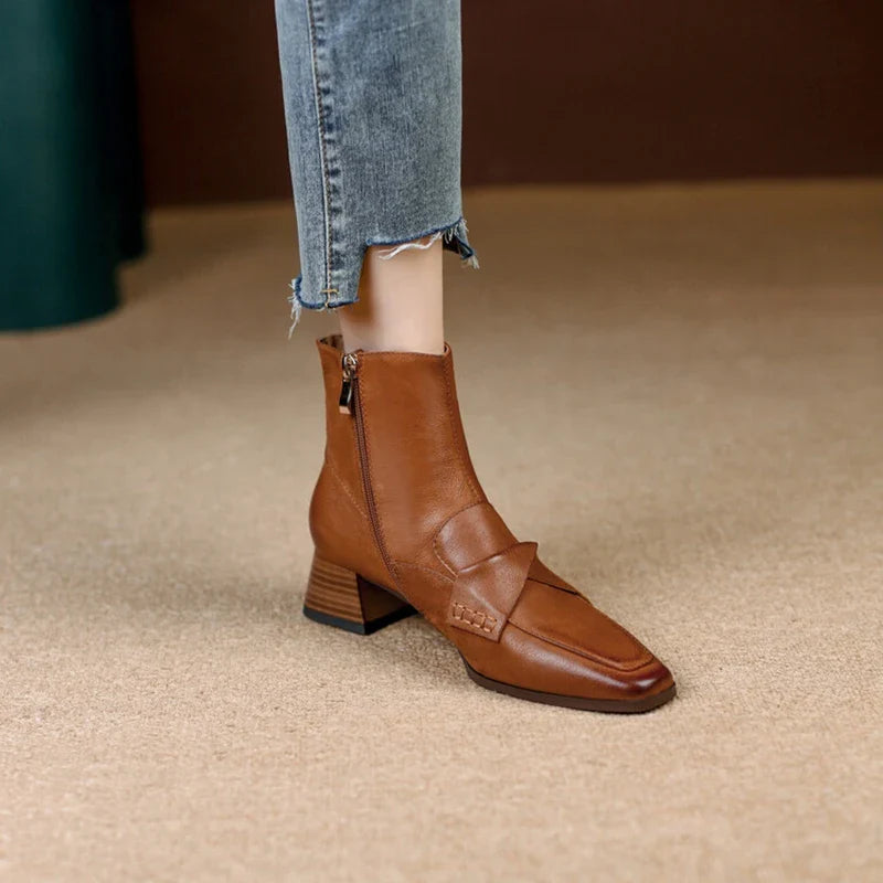 Bota Feminina Stanford de Couro Salto Quadrado