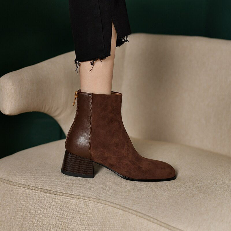 Bota Feminina Nevada Couro Suede Cano Curto com Salto e Zíper