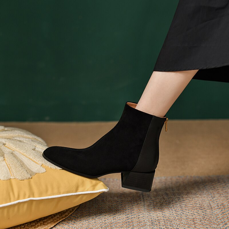 Bota Feminina Nevada Couro Suede Cano Curto com Salto e Zíper