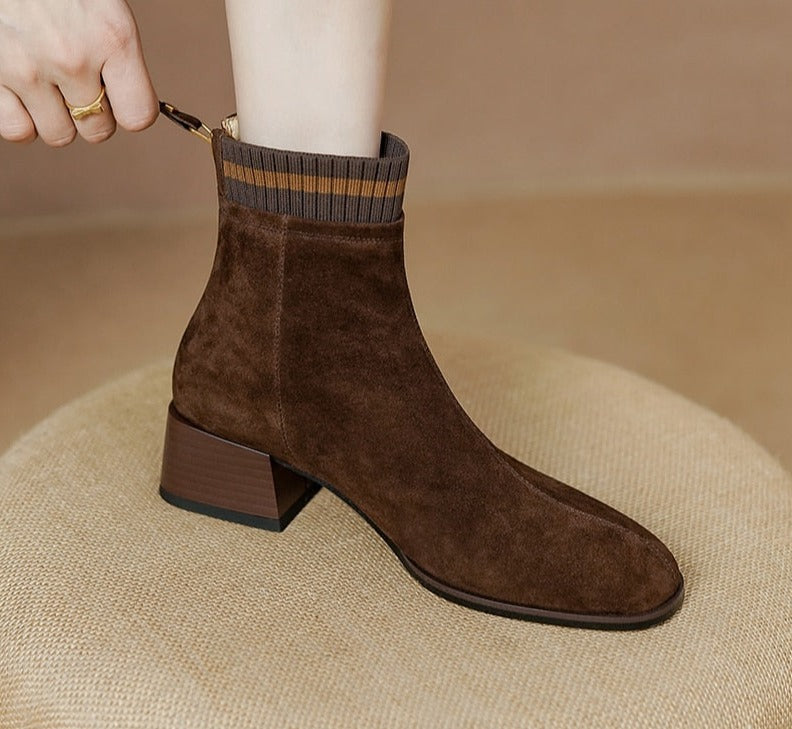 Bota Feminina Auckland Camurça Cano Curto com Zíper