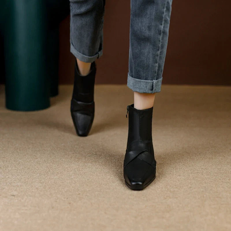 Bota Feminina Stanford de Couro Salto Quadrado