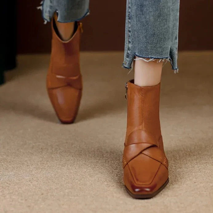 Bota Feminina Stanford de Couro Salto Quadrado