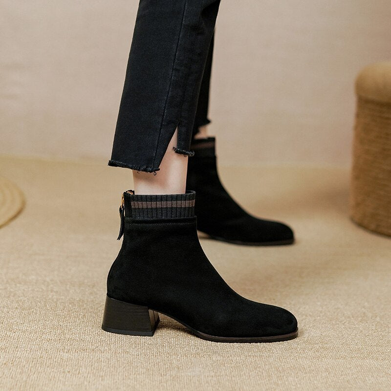 Bota Feminina Auckland Camurça Cano Curto com Zíper