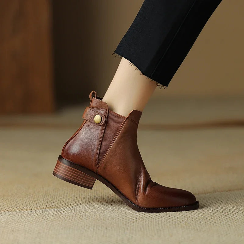 Bota Feminina Sofia De Couro Salto Quadrado