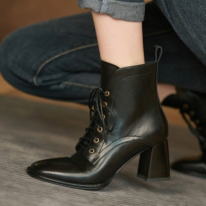 Bota Feminina Chester de Couro com Zíper